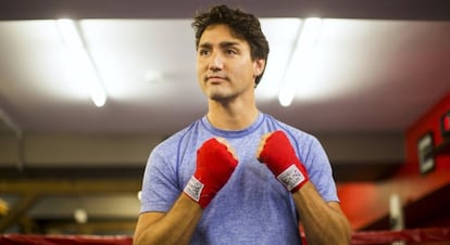 Trudeau es el segundo primer ministro más joven de la historia de Canadá.Trabajó como portero de discoteca, fue profesor de francés y matemáticas e instructor de esquí. Aficionado al boxeo, al hockey y a los selfies.