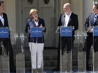 Rutte, Merkel, Reinfeldt y Cameron, este martes en Suecia.