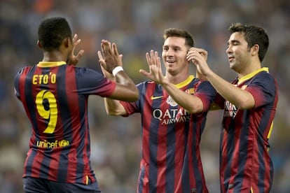 Eto'o, Messi y Deco celebran un gol.