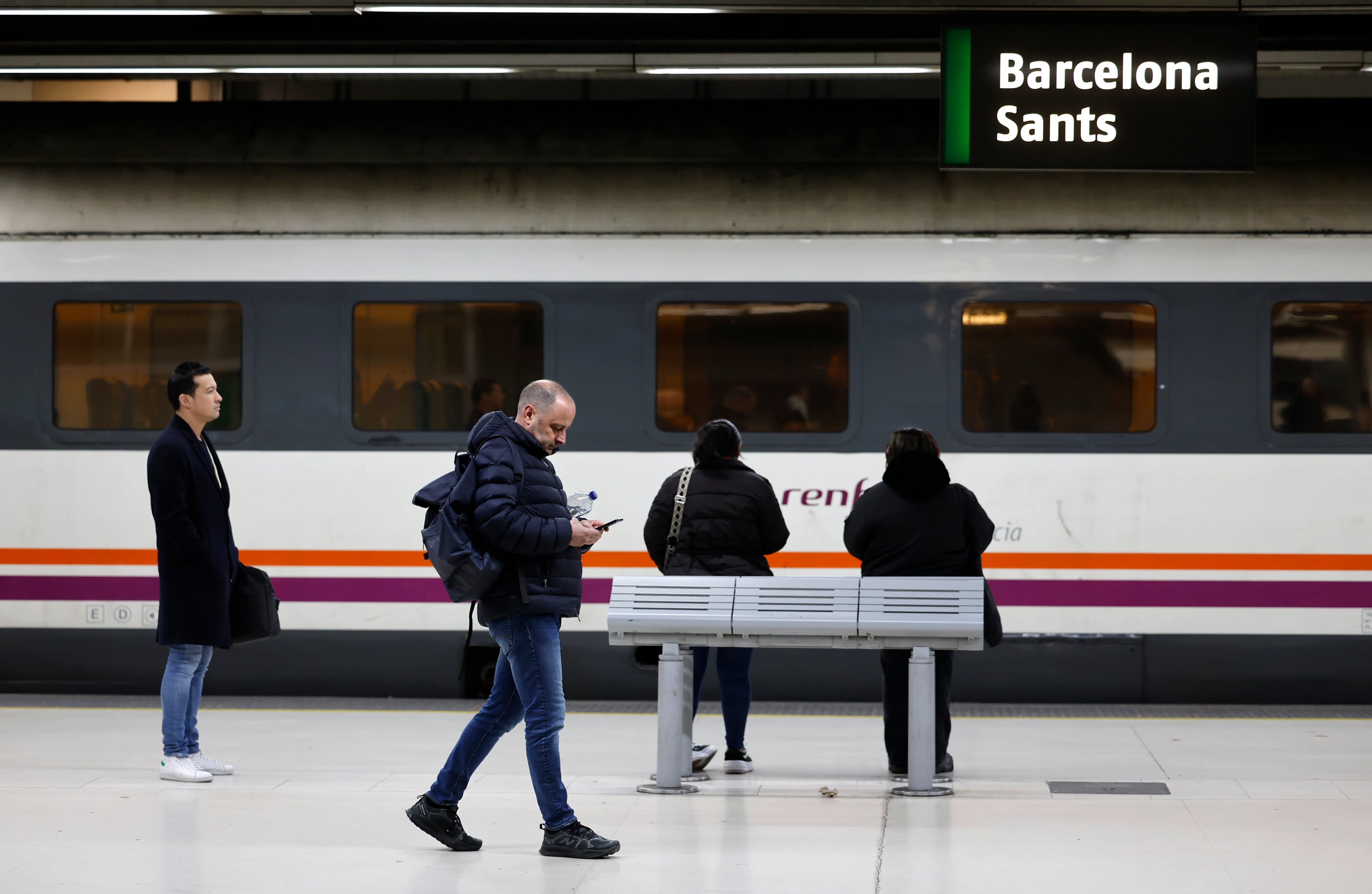 Ambiente en la estación de Sants de Barcelona, este martes.