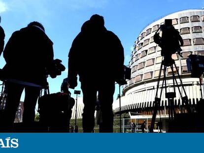 Medios delante del Tribunal Constitucional, cuando debatía sobre la investidura de Carles Puigdemont, huido a Bélgica.