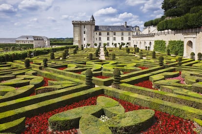 Berry es una provincia histórica francesa cuyo territorio se divide, actualmente, entre los departamentos de Cher e Indre, en la región Centro-Valle de Loira. Está lagada de arquitectura y naturaleza desde los jardines del priorato de Orsan o los viñedos en las laderas de Sancerrois, hasta los castillos de Ainay-le-Vieil, Argy, Bourges, Meillant o Valençay. Cuenta con visitas como la abadía de Noirlac, la casa de la escritora George Sand, abierta al público, y la catedral de Bourges, joya del gótico francés, así como pueblos tan hermosos como Apremont-sur-Allier, Gargilesse-Dampierre o Saint-Benoît-du-Sault.