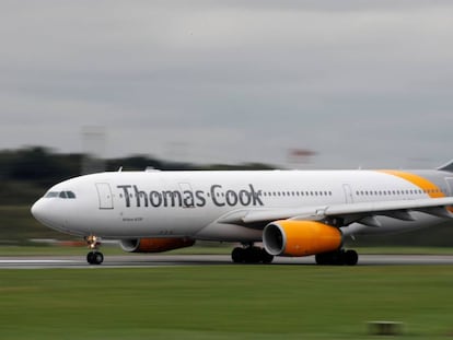 Un avión de Thomas Cook, en el aeropuerto de Manchester.