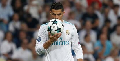 Cristiano Ronaldo durante el encuentro entre el Real Madrid y el Apoel