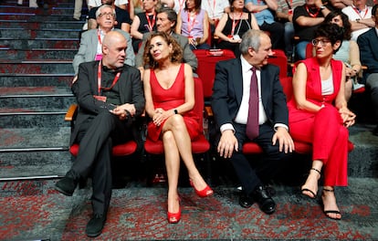 De izquierda a derecha, Unai Sordo, María Jesús Montero, Jordi Hereu y Elma Saiz, en el Congreso de CC OO celebrado este jueves en Madrid.