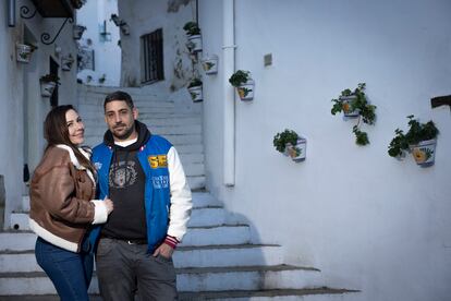 Natasha Milincic y Óscar Gómez, en la localidad malagueña de Parauta, el 24 de enero de 2024.