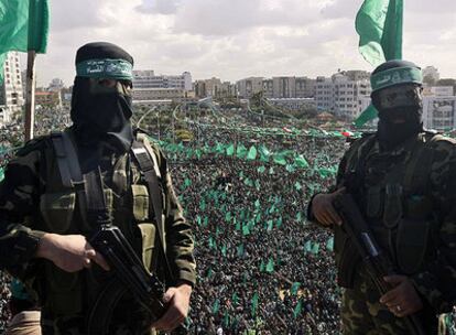 Miles de partidarios del grupo islamista palestino Hamás celebran hoy el 21 aniversario de su creación en Gaza
