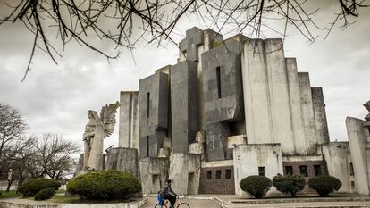 Entrada al cementerio de Azul,
un municipio de la provincia
de Buenos Aires.