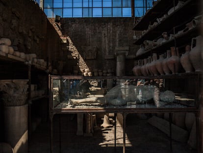 Cuerpo en el antiguo granero del fórum de Pompeya, que hoy alberga un inventario de 9.000 piezas rescatadas durante las excavaciones.