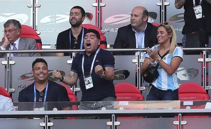 Maradona celebra una jugada de la Selección Argentina en el Mundial de Rusia de 2018.