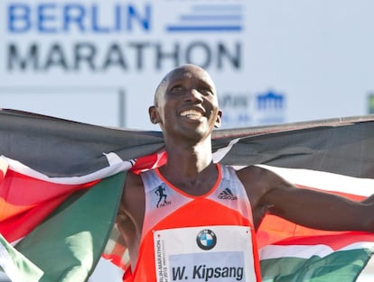 Wilson Kipsang celebra su r&eacute;cord en Berl&iacute;n.