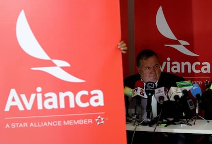 El presidente ejecutivo y director ejecutivo de Avianca, Hernán Rincón, durante la rueda de prensa en Bogotá (Colombia)