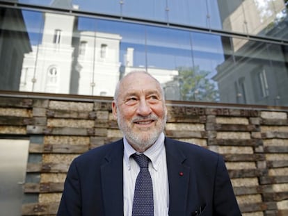  El Nobel de Econom&iacute;a Joseph E. Stiglitz antes de la presentaci&oacute;n de su &uacute;ltimo libro &quot;C&oacute;mo la moneda com&uacute;n amenaza el futuro de Europa&quot;.