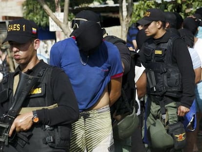 Expulsão de colombianos que viviam na Venezuela.
