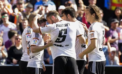 Piatti celebra uno de sus goles a la Real Sociedad. 