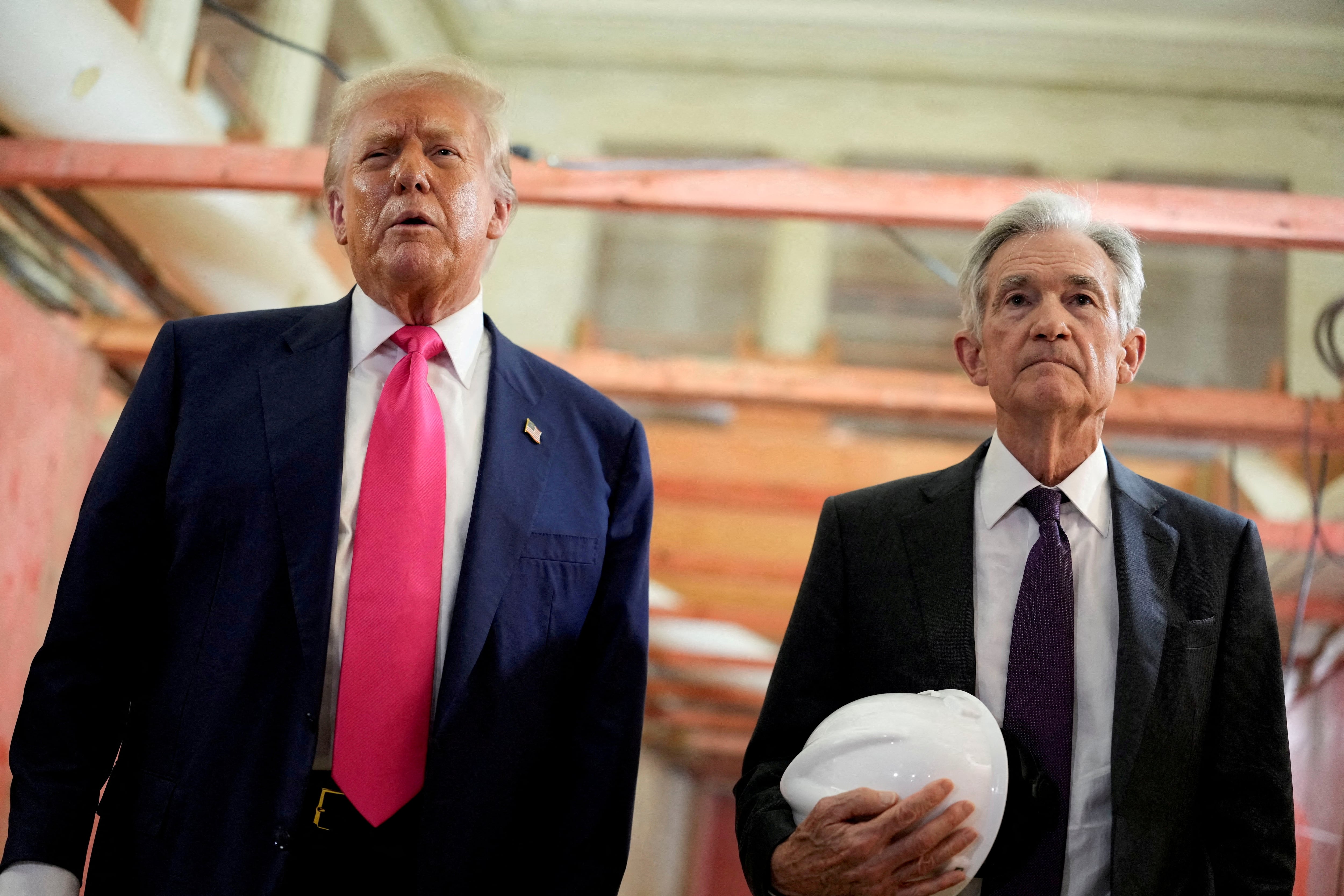 El presidente de Estados Unidos, Donald Trump, junto al de la Reserva Federal, Jerome Powell.