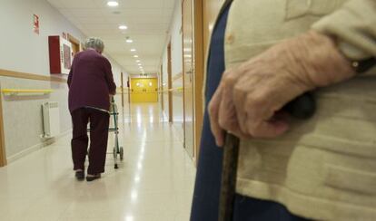 Dos mujeres en una residencia de Burgos