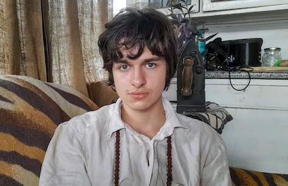 Dmitro, de 19 años, en su casa del municipio de Petropavlivska. 