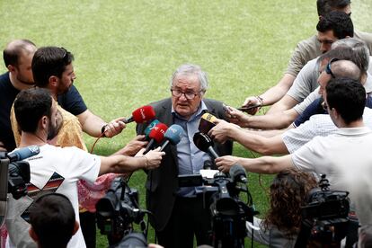 Luis Sabalza, presidente de Osasuna, durante una comparecencia de prensa en el estadio de El Sadar.
