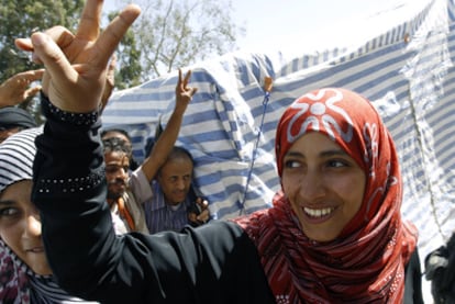 Tawakul Kerman, en el centro de Saná, poco después de saber que ha sido galardonada con el Nobel de la Paz.