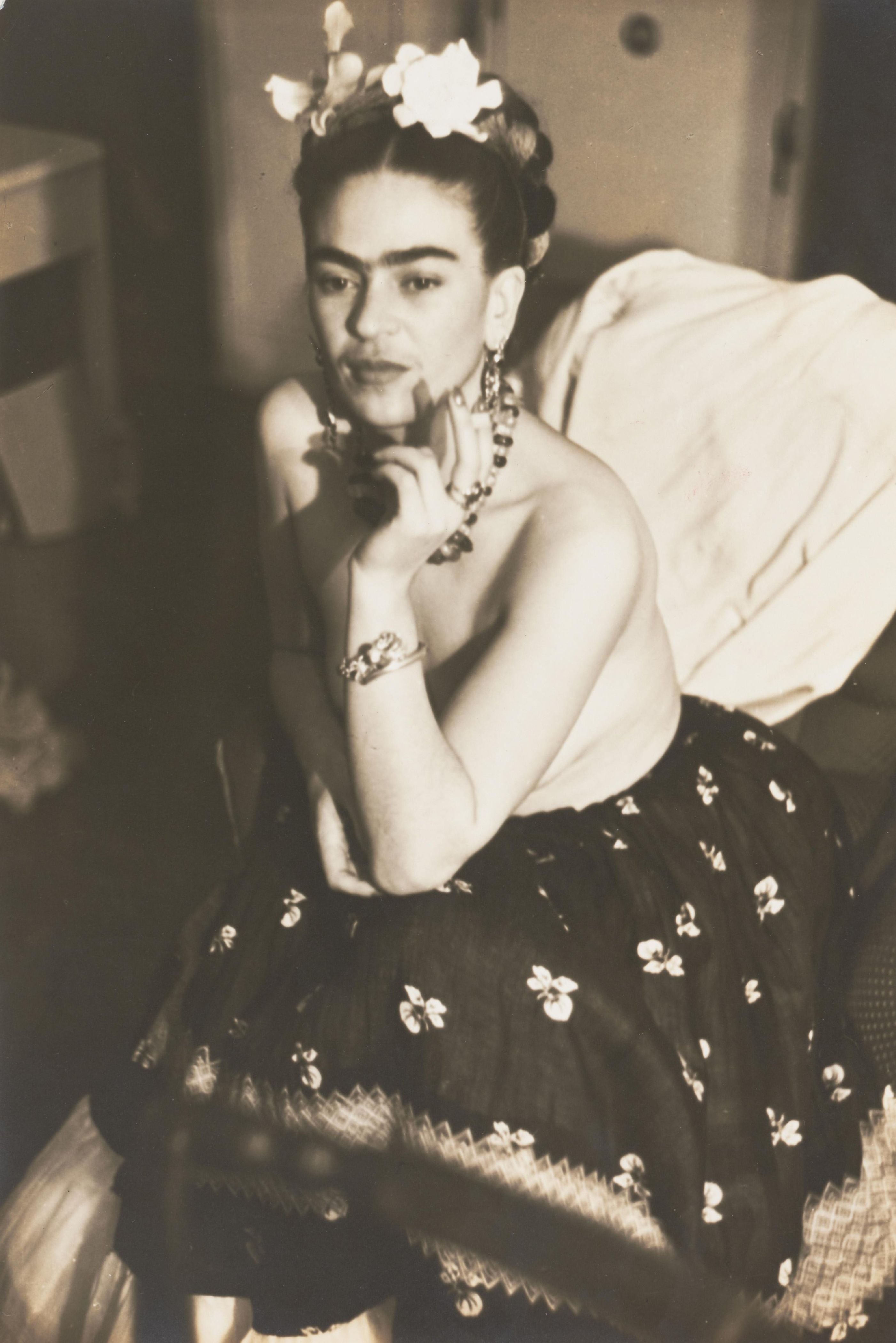 Frida Kahlo, fotografiada por el galerista Julien Levy.