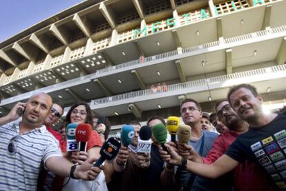 Periodistas a los que no dejaron entrar el pasado 27 de agosto al partido Valencia-Racing de Santander.