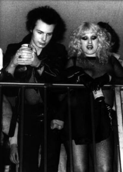 Sid Vicious y su novia Nancy Spungen