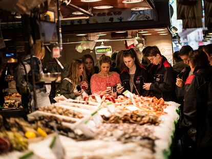 ‘Síndrome Boquería’: cómo evitar que el turista mate de éxito al mercado del barrio