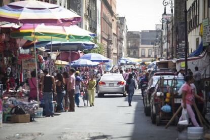 Una calle comercial del Centro Histórico de México DF