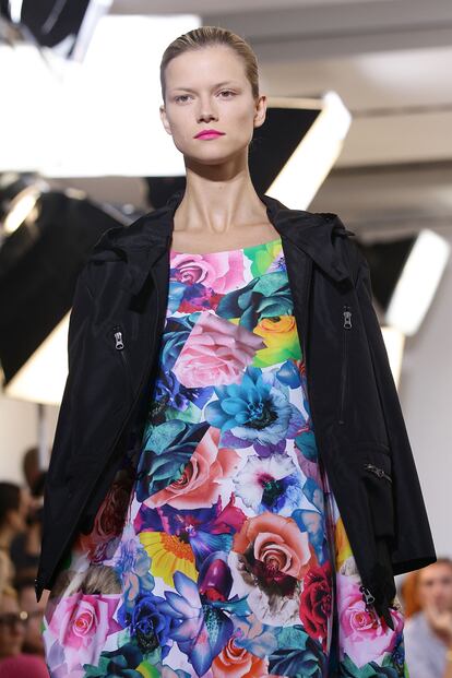  

	Estampado floral
	De nuevo la reina se adelantó un año a una tendencia. Si Jil Sander presentó para la primavera de 2011 el estampado floral...