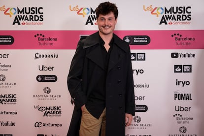  Miki Núñez, en la alfombra roja de la cena de nominados de Los 40 Music Awards celebrada en el museo marítimo.