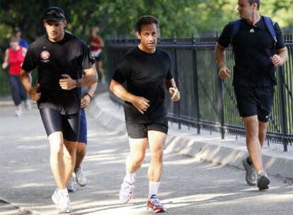 El presidente francés, Nicolas Sarkozy, aprovechó una reciente visita a Nueva York para salir a correr por Central Park, como muestra esta imagen tomada el pasado 17 de julio en la Gran Manzana.