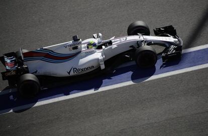El piloto brasieño Felipe Massa, en una recta de la carrera.