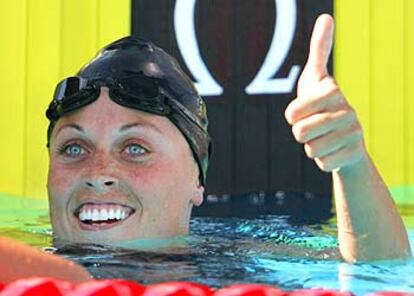 Amanda Beard muestra su alegría tras superar el récord mundial.
