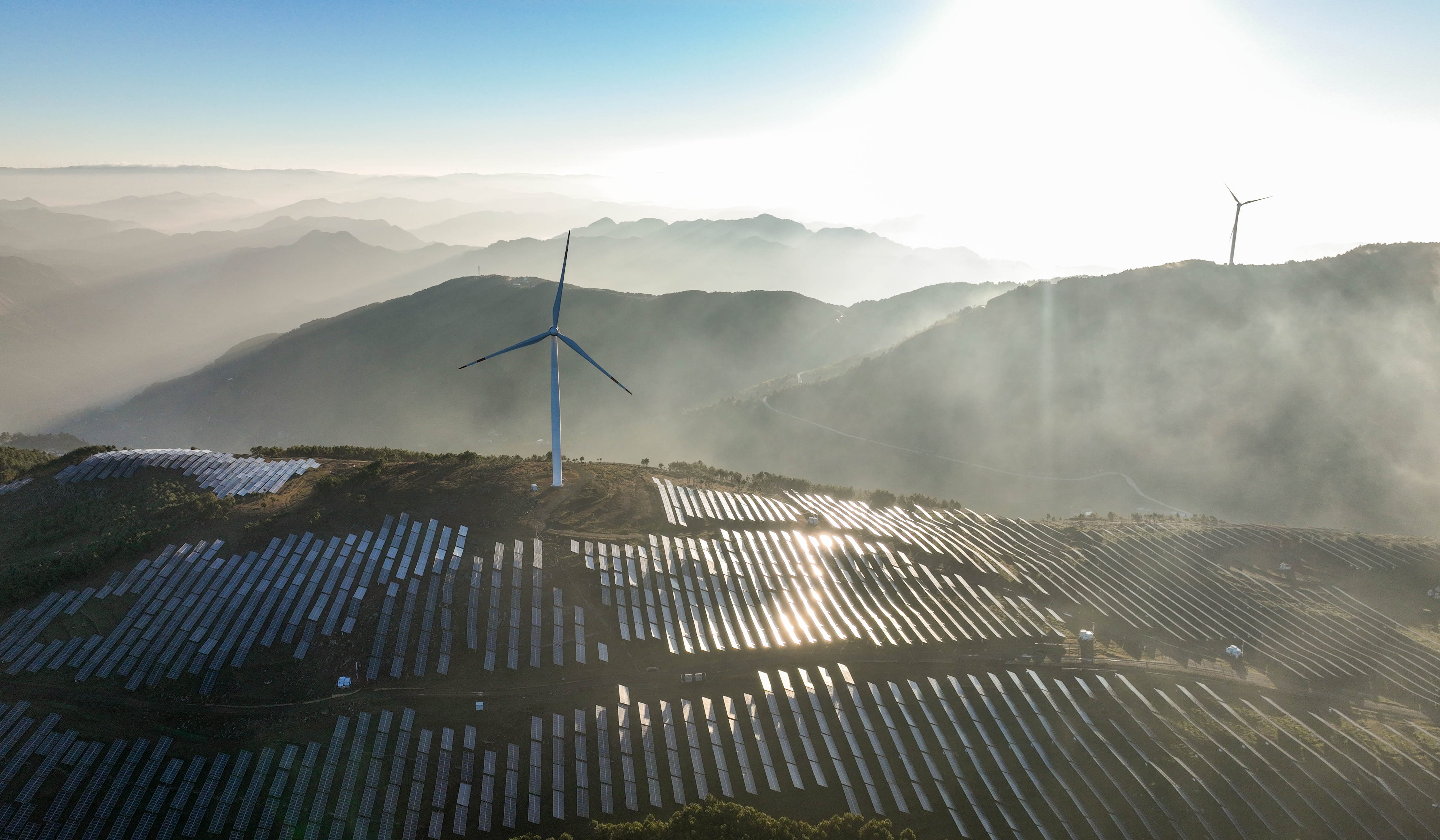 El auge de las energías renovables encamina a China hacia el fin del crecimiento de sus emisiones de CO₂ 