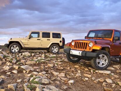 El Wrangler tiene versiones de dos y cuatro puertas, y un interior más elaborado.