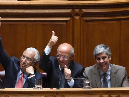 Costa (izquierda), anteayer en el debate presupuestario.