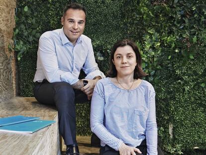 Mariona Vicens, responsable de innovación y transformación digital, y Jordi Nicolau, director ejecutivo de 'global consumer experience' en Sabadell.