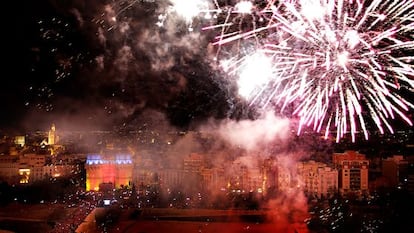 Fuegos artificiales tras la Crida, en las Torres de Serranos.