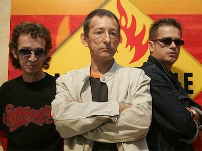 Luis Auserón, Enrique Sierra y Santiago Auserón (de izquierda a derecha), el martes en Madrid.