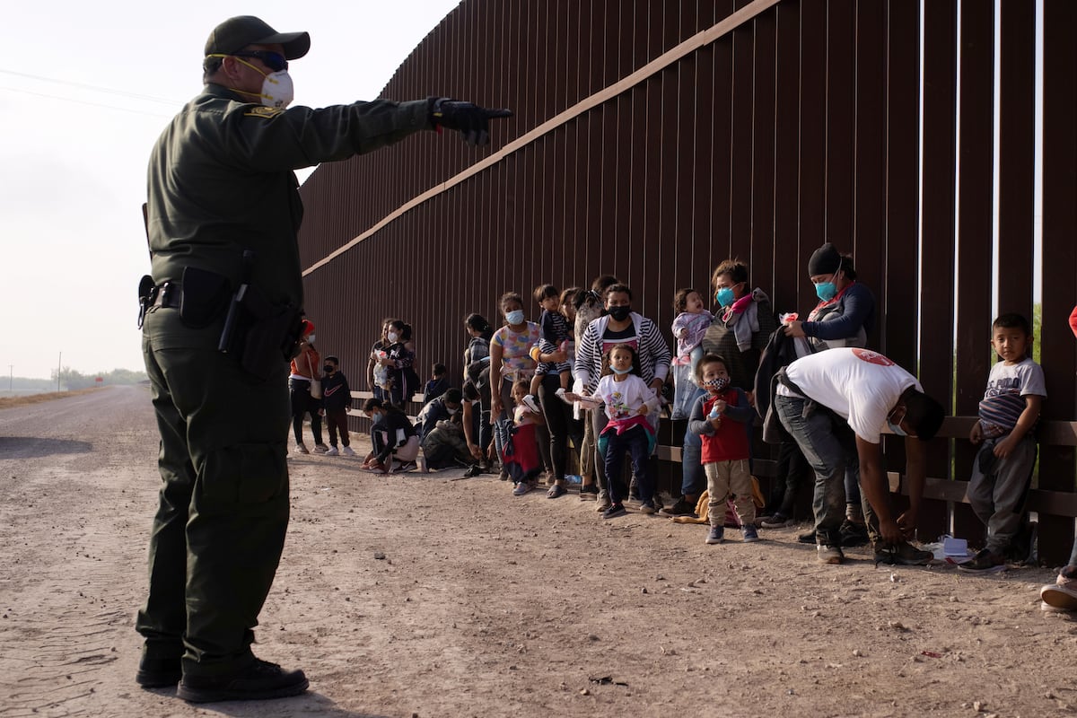 Cruzar la frontera de México a Estados Unidos significa jugarse la vida.  Apuntes para acabar con los abusos contra migrantes | Ideas | EL PAÍS