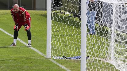 Reina toma un descanso durante el entrenamiento.