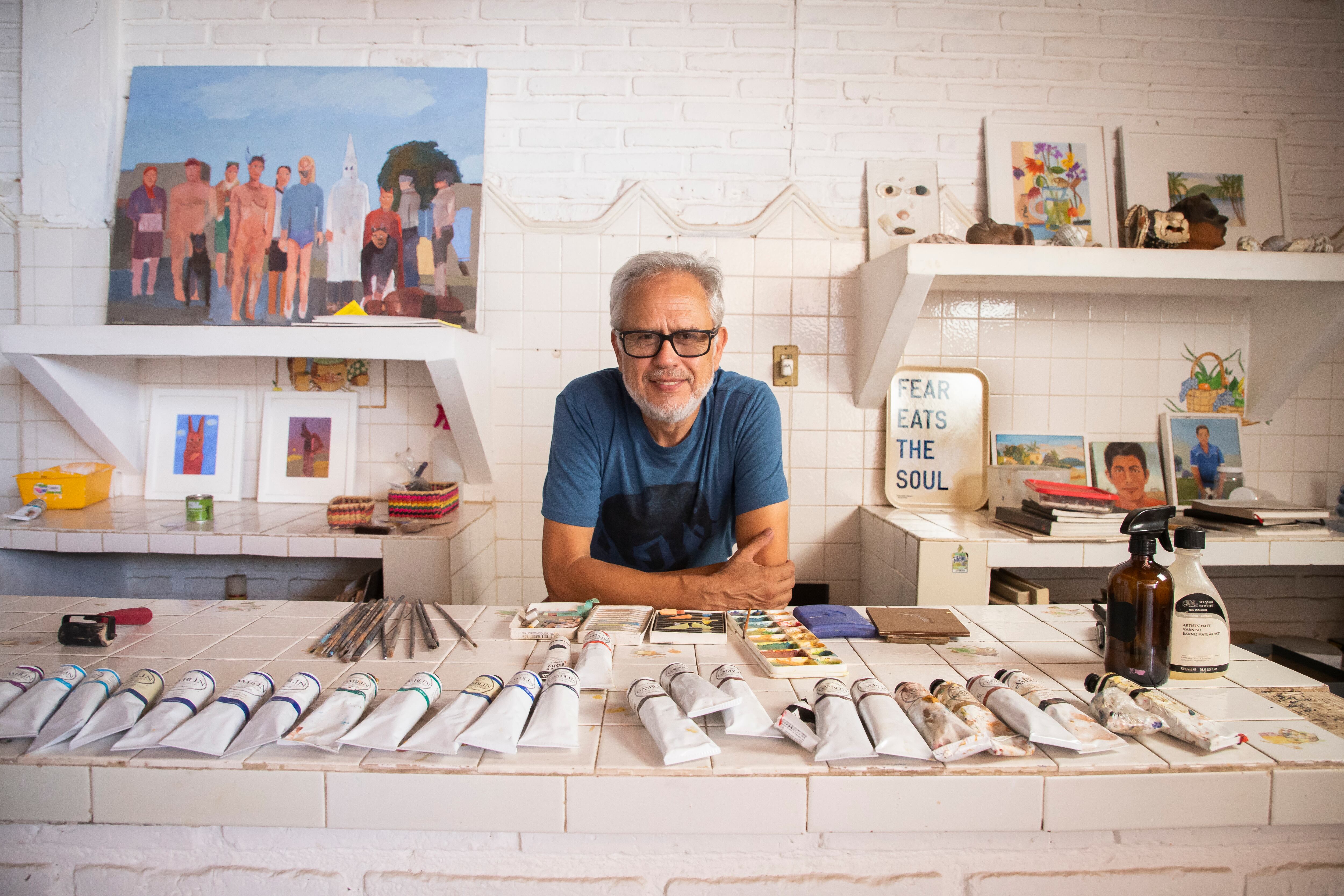 Roberto Gil de Montes, en su estudio en La Peñita.