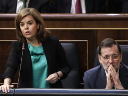 Mariano Rajoy y Soraya S&aacute;enz de Santamar&iacute;a, en el Congreso. 