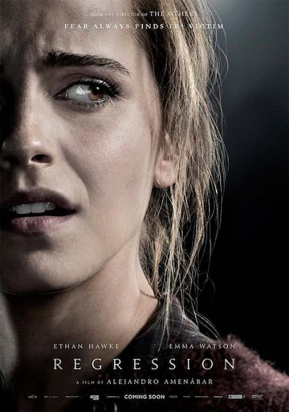 En 2015, Emma Watson protagonizó ‘Regresión’, un filme de suspense canadiense-español-estadounidense, escrita y dirigida por Alejandro Amenábar. 