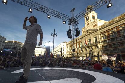 Pablo Iglesias en la Puerta del Sol de Madrid, en la concentración convocada en favor de la moción de censura.
