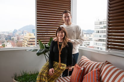 María 'Cuky' Pérez y Miguel Socias, en su departamento en Santiago, Chile, el 17 de junio de 2025.