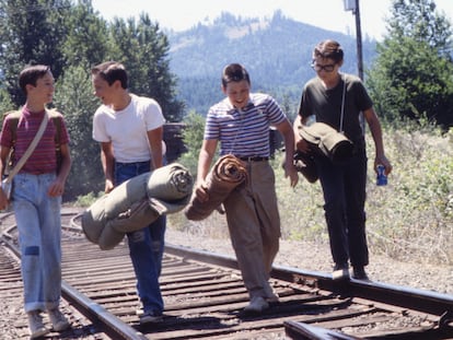 Wil Wheaton, River Phoenix, Jerry O'Connell y Corey Feldman en una escena de la película 'Cuenta conmigo' (1986).
