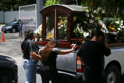 No es la primera vez que sucede un caso como el de este joven padre y su hijo. Hace dos años los cuerpos de Óscar Alberto Martínez Ramírez y Valeria, su hija de 23 meses, fueron encontrados en el río Bravo. También eran de origen salvadoreño.