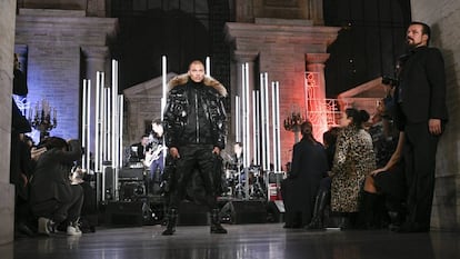 Jeremy Meeks desfila para Philipp Plein, em Nova York.